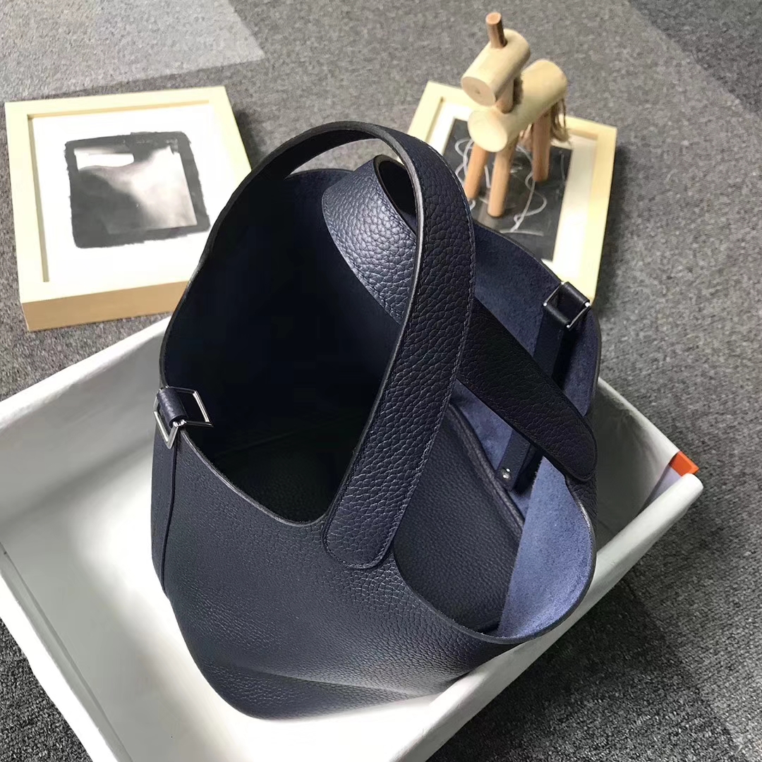 Hermès（爱马仕）午夜蓝 原厂御用顶级TC 皮 Picotin  Lock 22cm 银扣