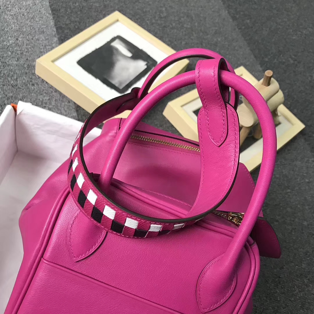 Hermès（爱马仕）玉兰粉 原厂御用顶级Swift 皮 Lindy 30 黑色 白色 Epsom 皮编织肩带 金扣