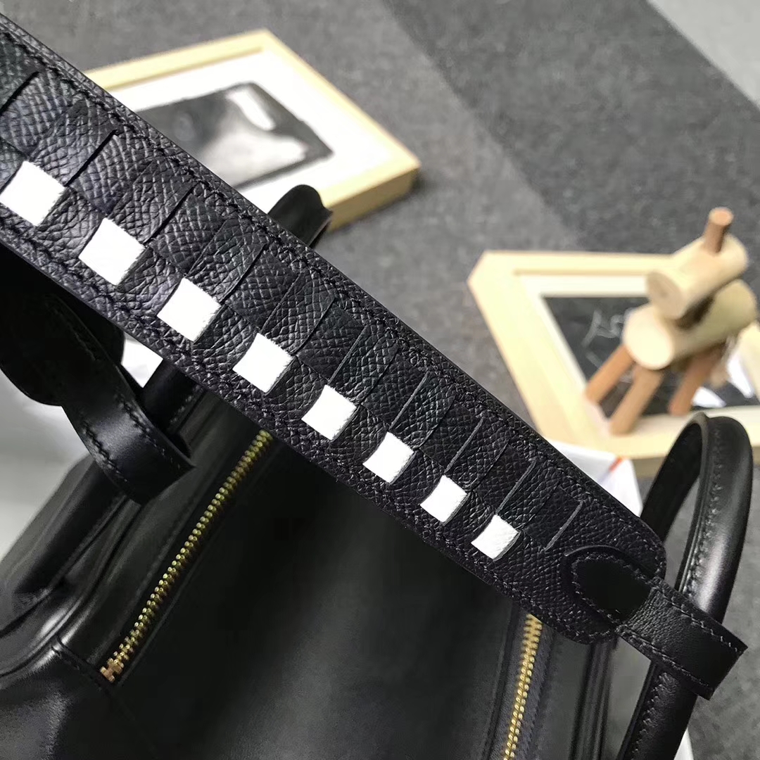 Hermès（爱马仕）CK89 黑色 原厂御用顶级Swift 皮 Lindy 30 金扣 黑色 白色 Epsom 皮编织肩带