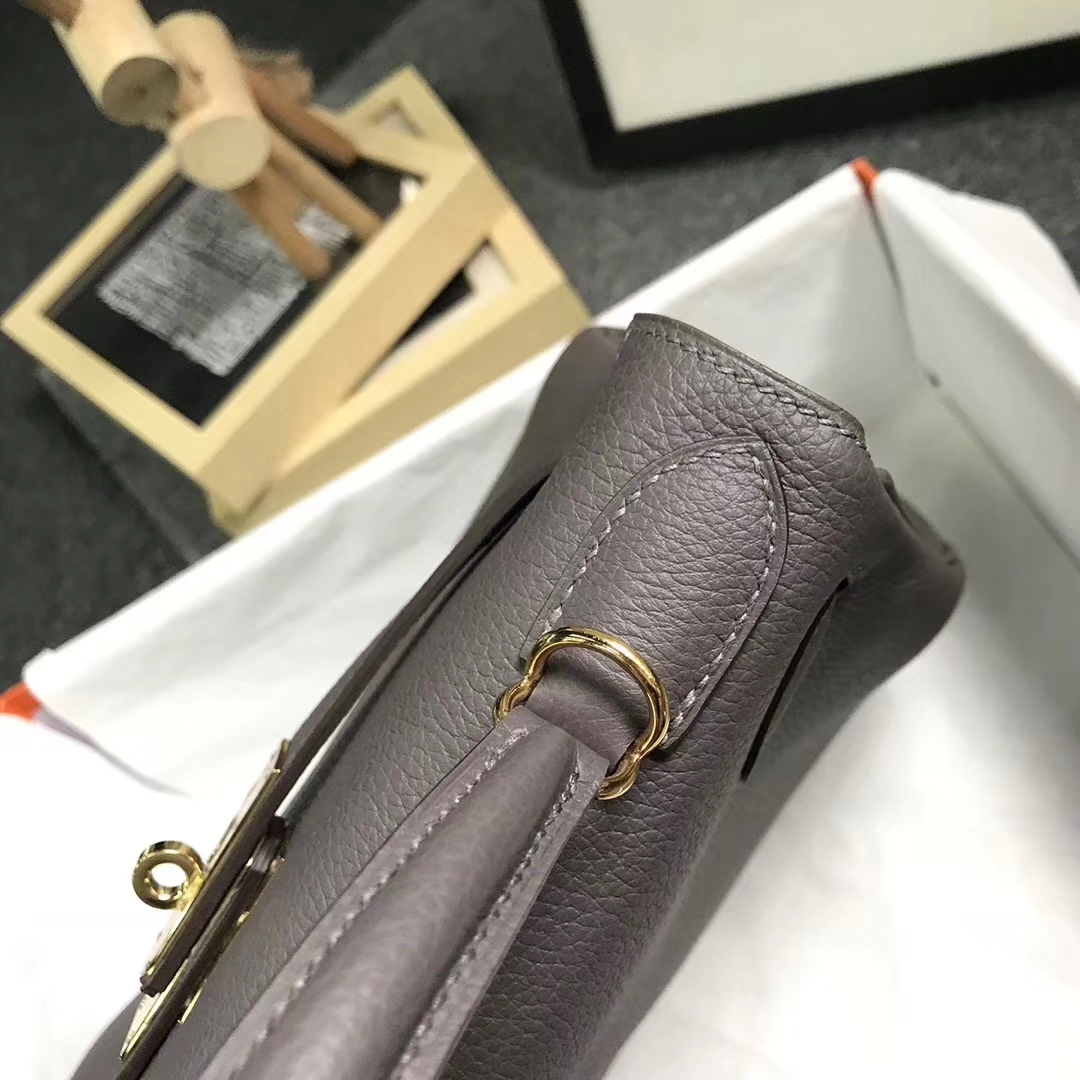 Hermès（爱马仕）8F锡器灰 原厂御用顶级小牛皮 Kelly 28 金扣
