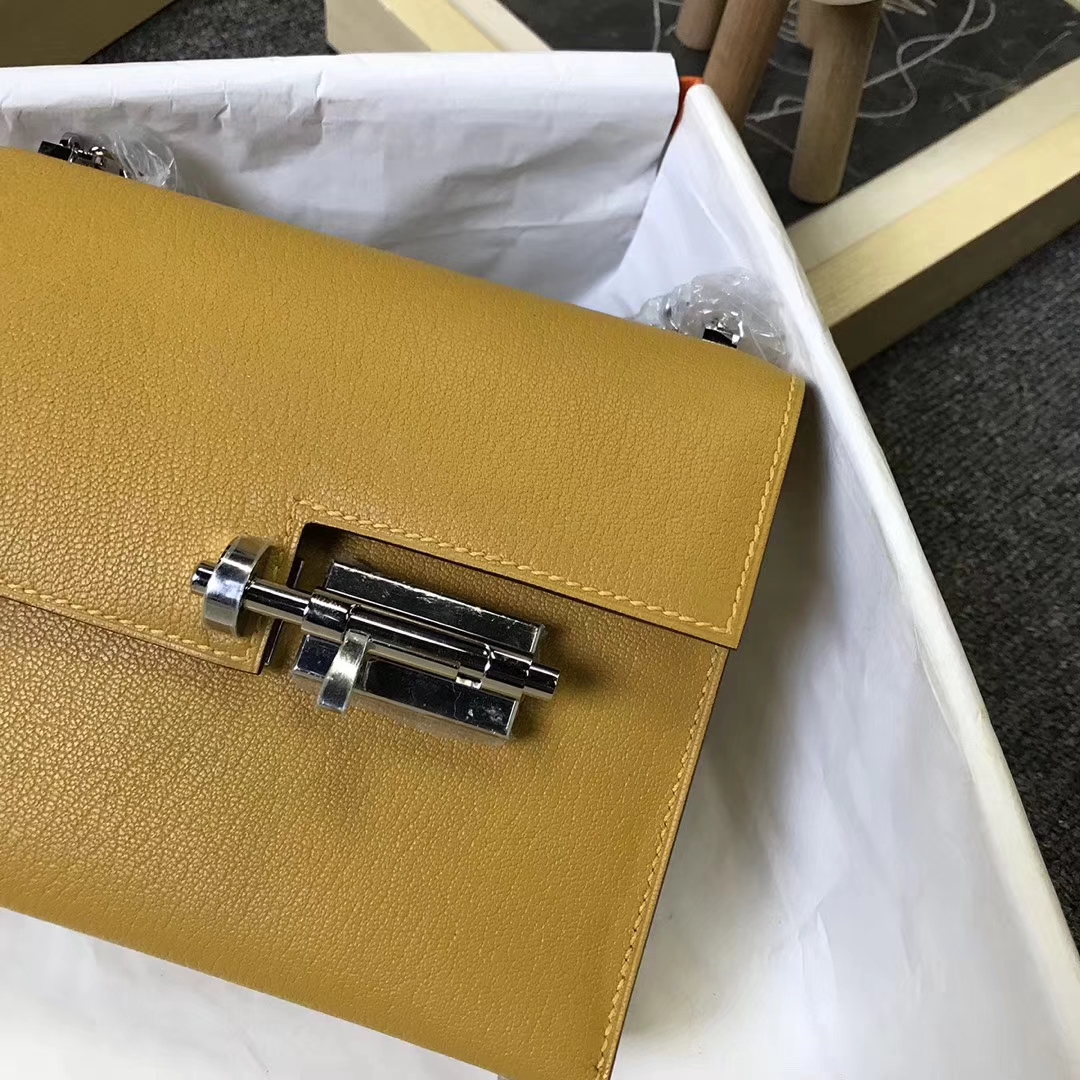 Hermès（爱马仕）9D琥珀黄 原厂御用顶级山羊皮 Verrou 插销包 订单出货