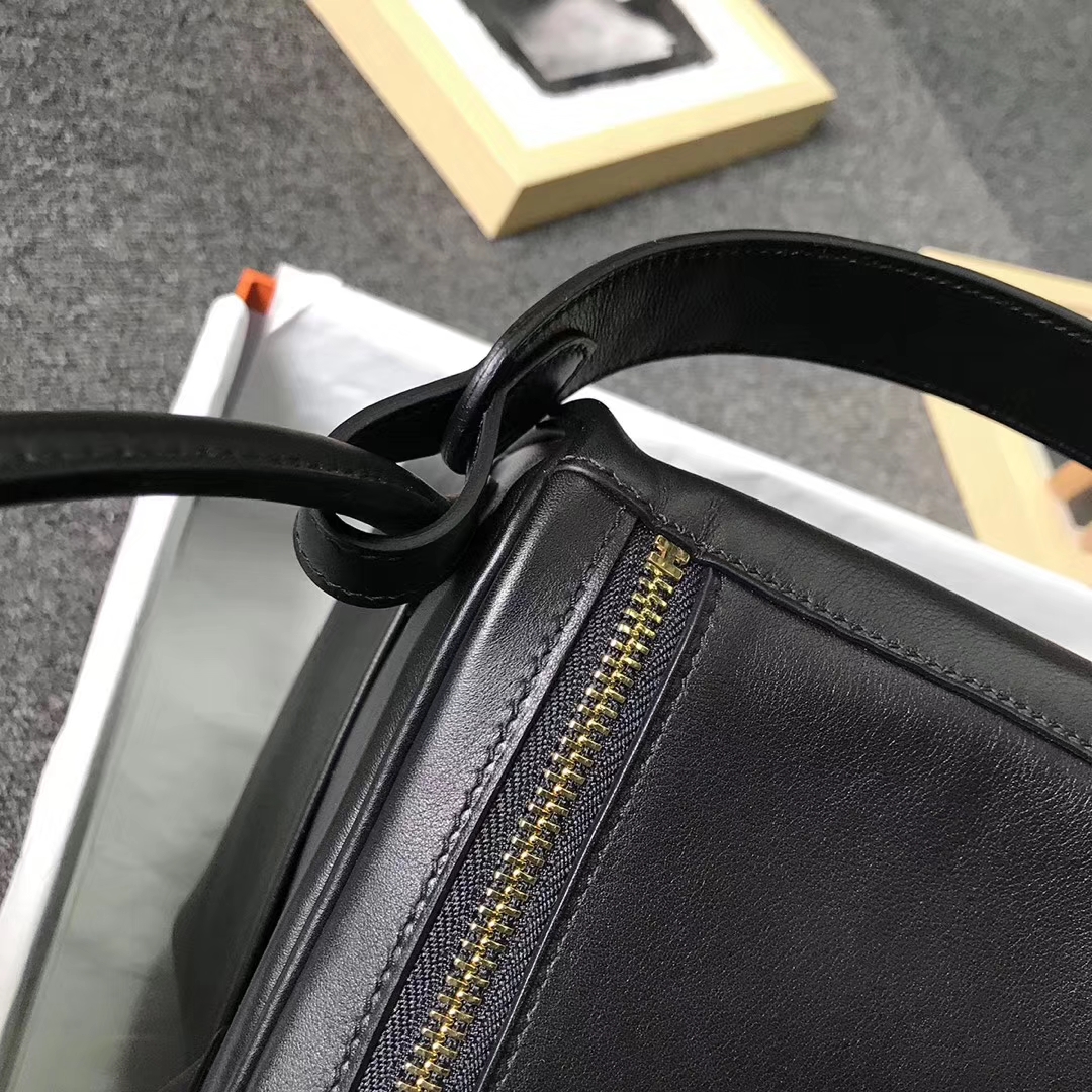 Hermès（爱马仕）CK89 黑色 原厂御用顶级Swift 皮 Lindy 30 金扣 黑色 白色 Epsom 皮编织肩带