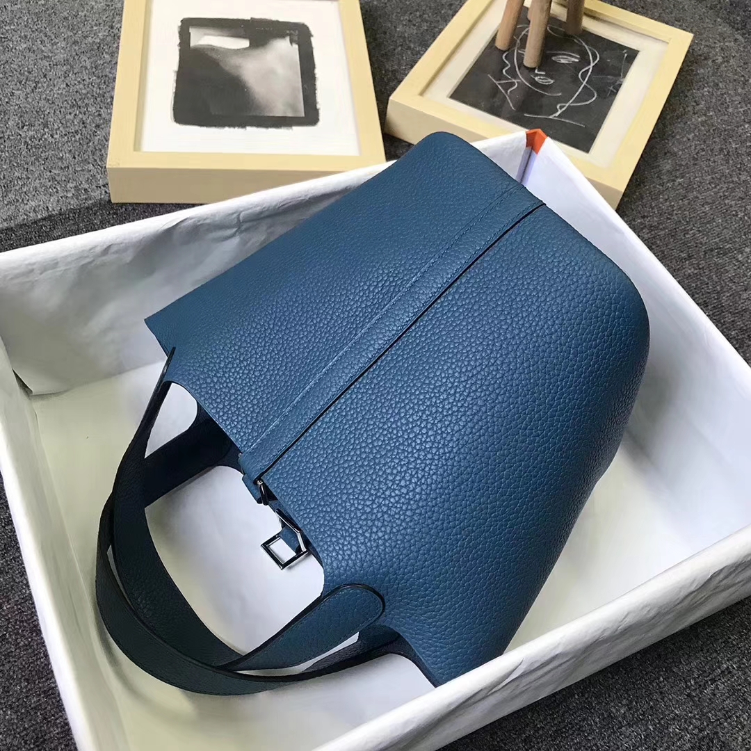 Hermès（爱马仕）鸭子蓝 原厂御用顶级TC 皮 Picotin  Lock 18 cm 银扣