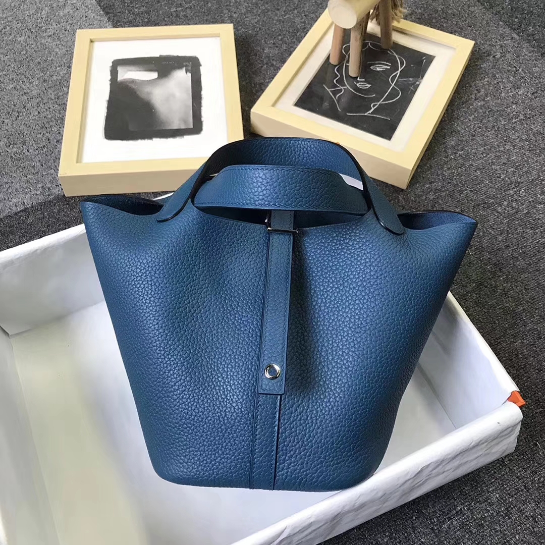 Hermès（爱马仕）鸭子蓝 原厂御用顶级TC 皮 Picotin  Lock 18 cm 银扣