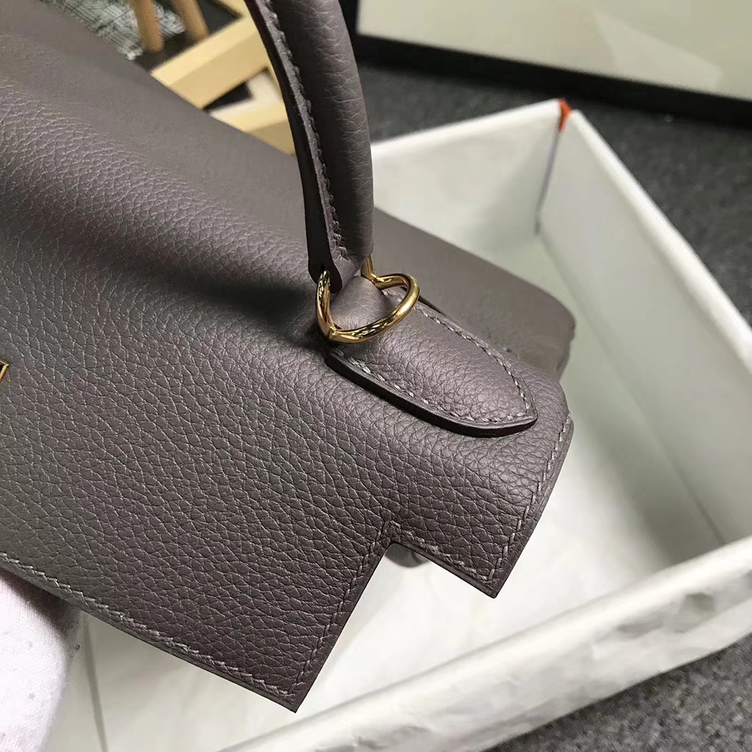 Hermès（爱马仕）8F锡器灰 原厂御用顶级小牛皮 Kelly 28 金扣