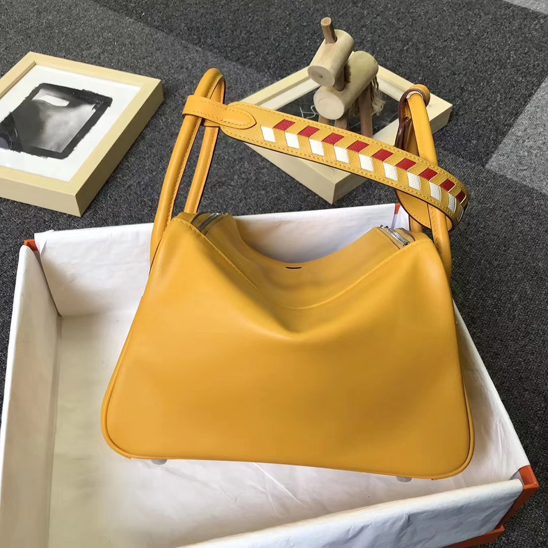 Hermès（爱马仕）9D琥珀黄 原厂御用顶级Swift 皮 Lindy 26 银扣 红色 白色 Epsom 皮斜编织肩带