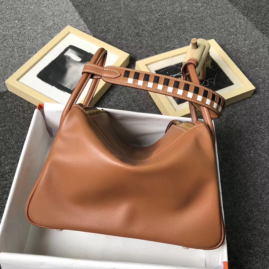 Hermès（爱马仕）金棕色 编织肩带 原厂御用顶级Swift 皮 Lindy 30 金扣