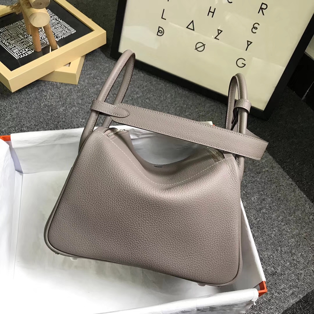 Hermès（爱马仕）沥青灰 原厂御用顶级小牛皮 Lindy 26 银扣
