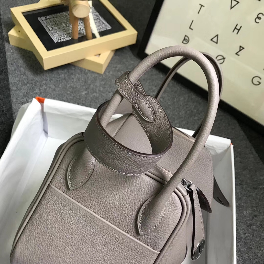 Hermès（爱马仕）沥青灰 原厂御用顶级小牛皮 Lindy 26 银扣