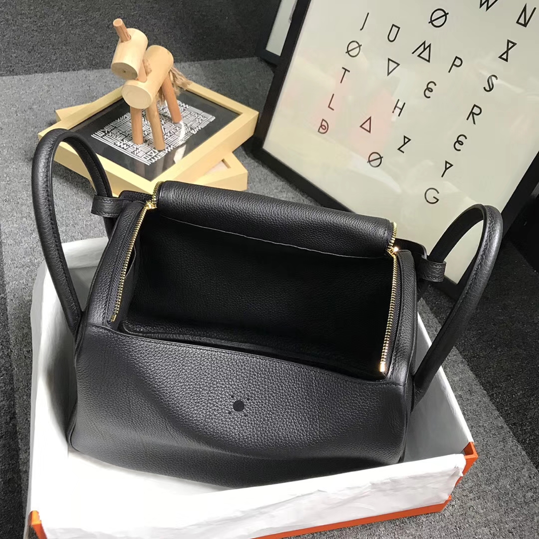 Hermès（爱马仕）黑色 原厂御用顶级小牛皮 Lindy 30 金扣 现货