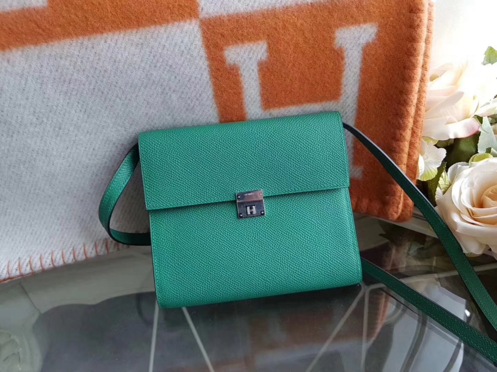 Hermès（爱马仕）Clic epsom 16Cm 单肩斜挎包 ROSE AZALLE U4丝绒绿 现货