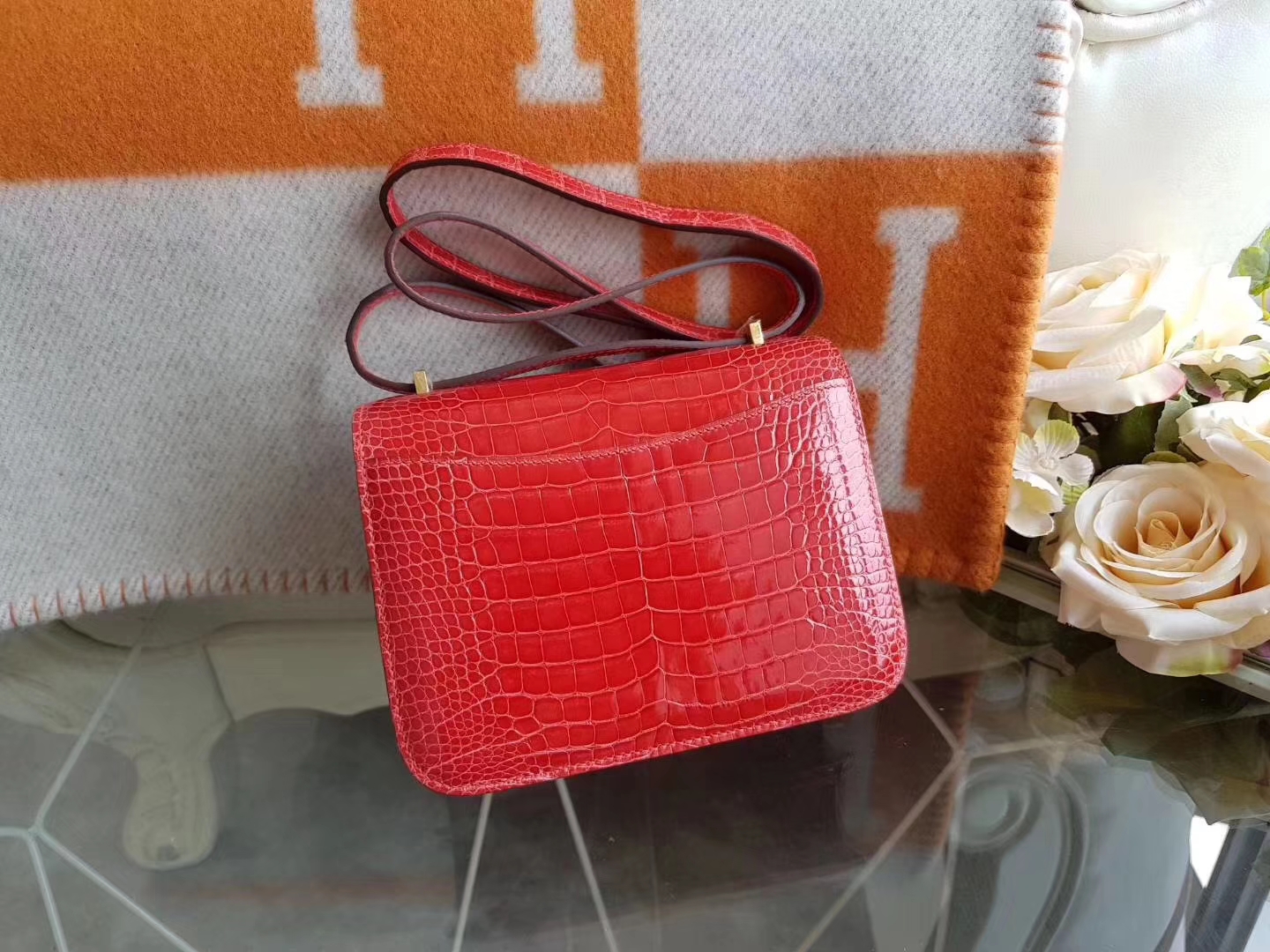 Hermès（爱马仕）constance 19cm 美洲鳄 亮面  A5杜鹃红 金扣 现货