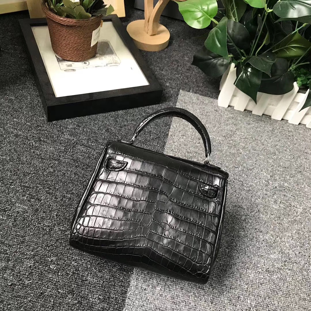 Hermès（爱马仕）黑色鳄鱼皮拼玫瑰紫色Swift 皮 Kelly doll 银扣