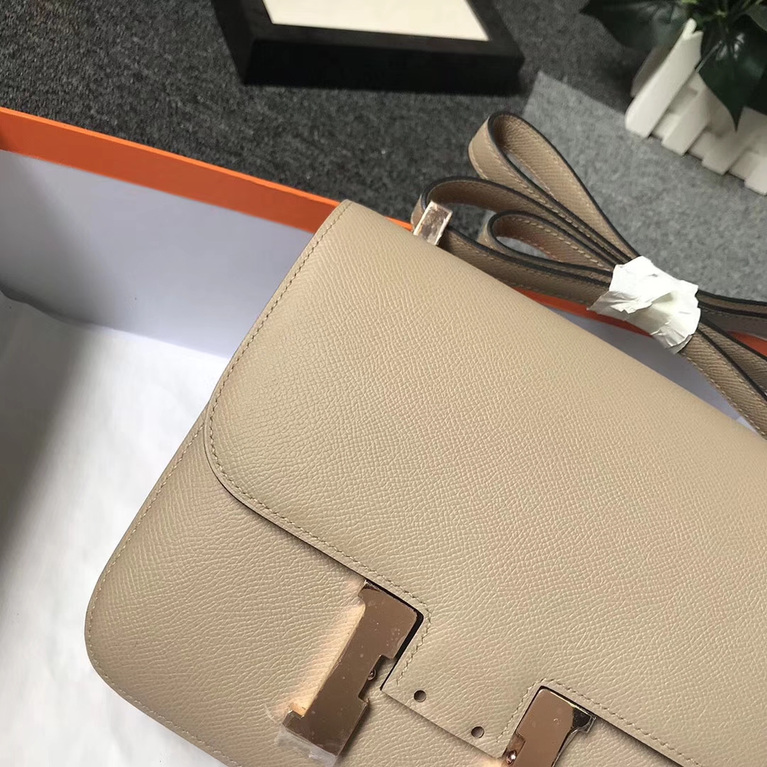 Hermès（爱马仕）S2风衣灰拼奶茶色 原厂御用顶级Epsom 皮 Constance 24 玫瑰金扣