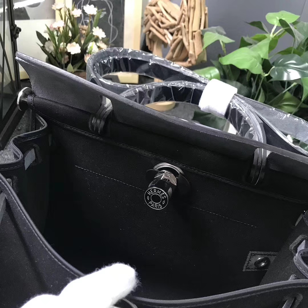 Hermès（爱马仕）黑色马鞍皮拼黑色帆布 Herbag 31 现货