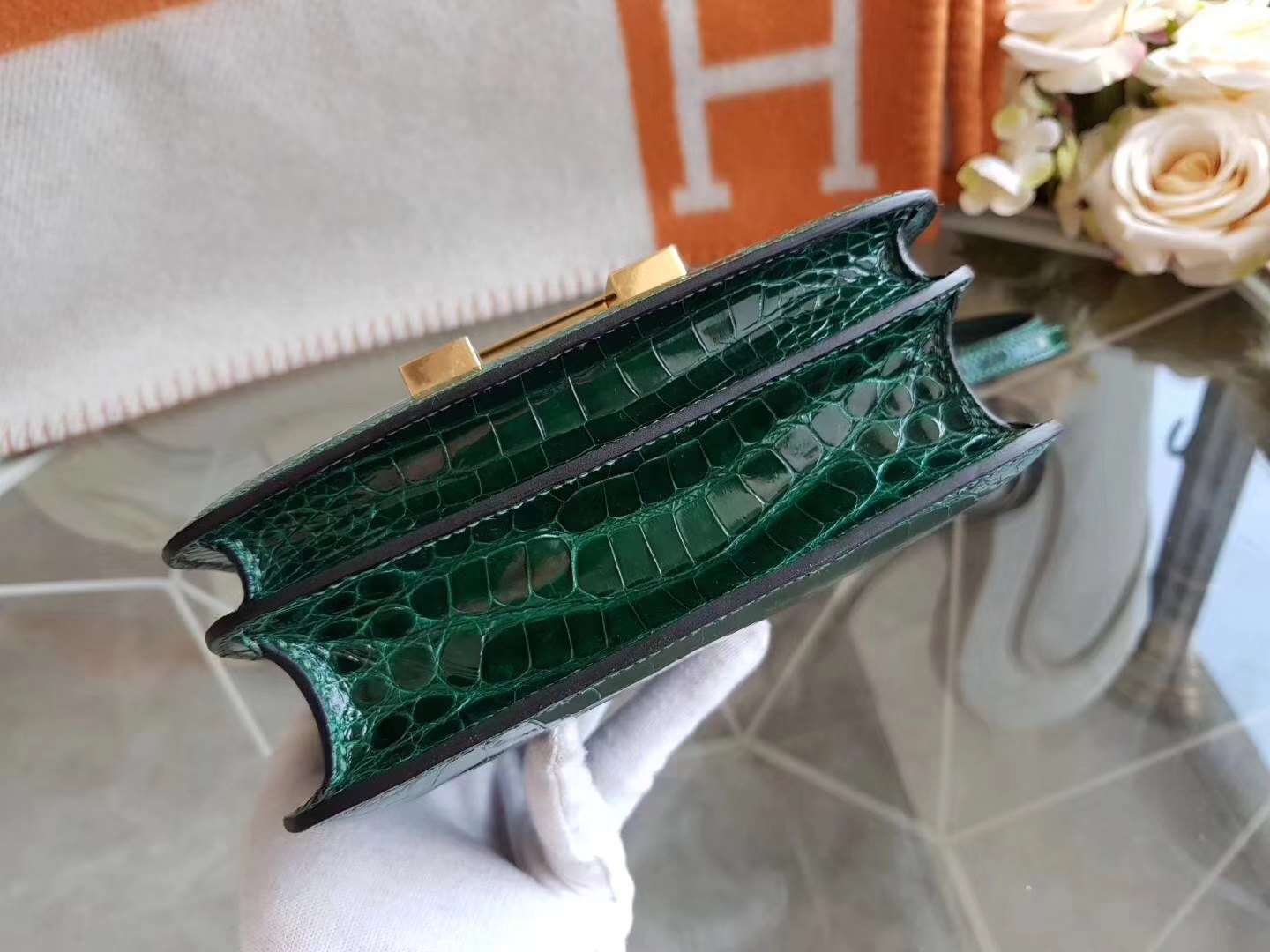 Hermès（爱马仕）constance空姐包 19cm 美洲鳄 亮面  祖母绿 金扣 现货