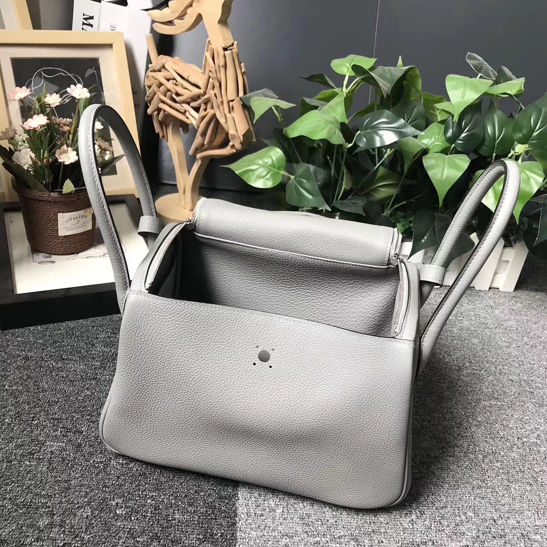 Hermès（爱马仕）4Z海鸥灰 原厂御用顶级小牛皮 Lindy 26 银扣