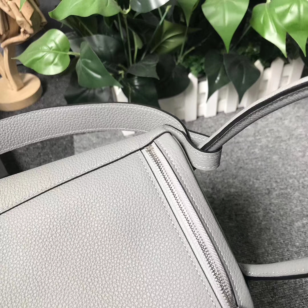 Hermès（爱马仕）4Z海鸥灰 原厂御用顶级小牛皮 Lindy 26 银扣