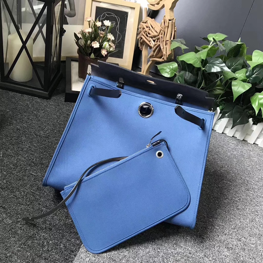 Hermès（爱马仕） 午夜蓝 马鞍皮拼浅蓝色帆布 Herbag 31 现货