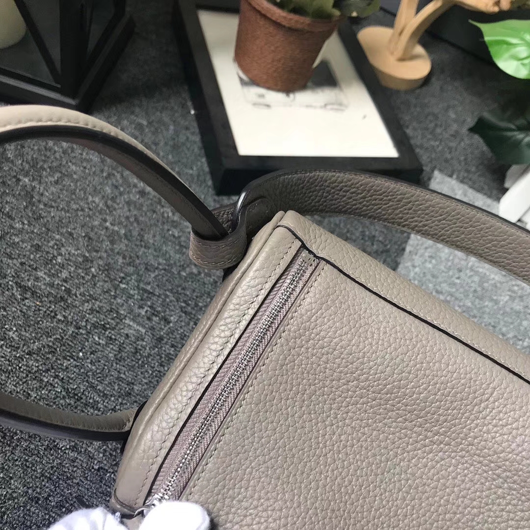 Hermès（爱马仕）8F锡器灰 原厂御用顶级TC 皮 Lindy 26 银扣