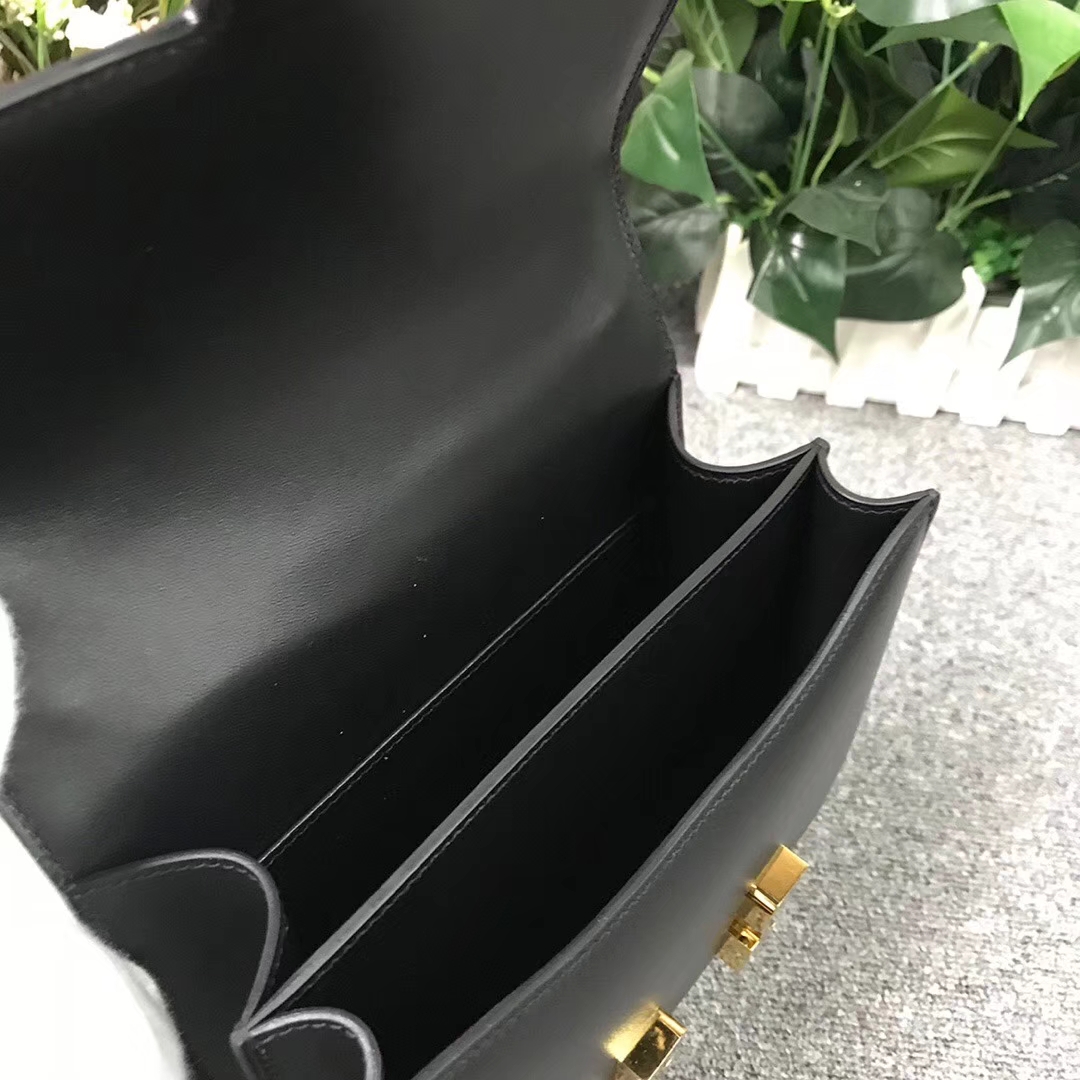 Hermès（爱马仕）CK89 黑色 原厂御用顶级Box 皮 Constance 19 金扣 现货