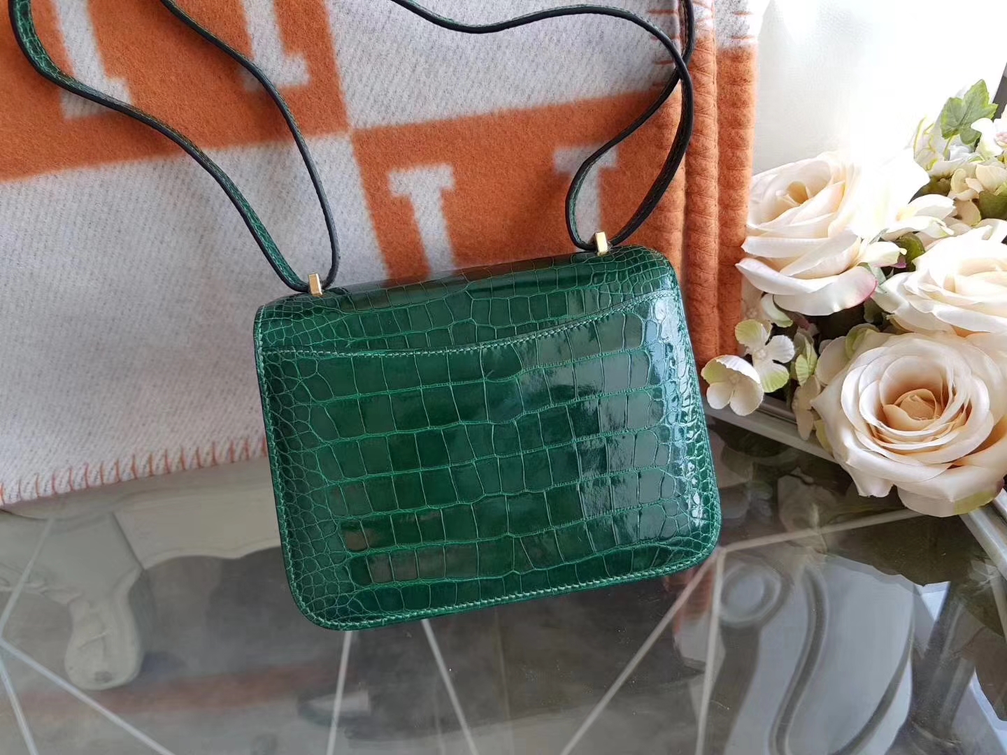 Hermès（爱马仕）constance空姐包 19cm 美洲鳄 亮面  祖母绿 金扣 现货