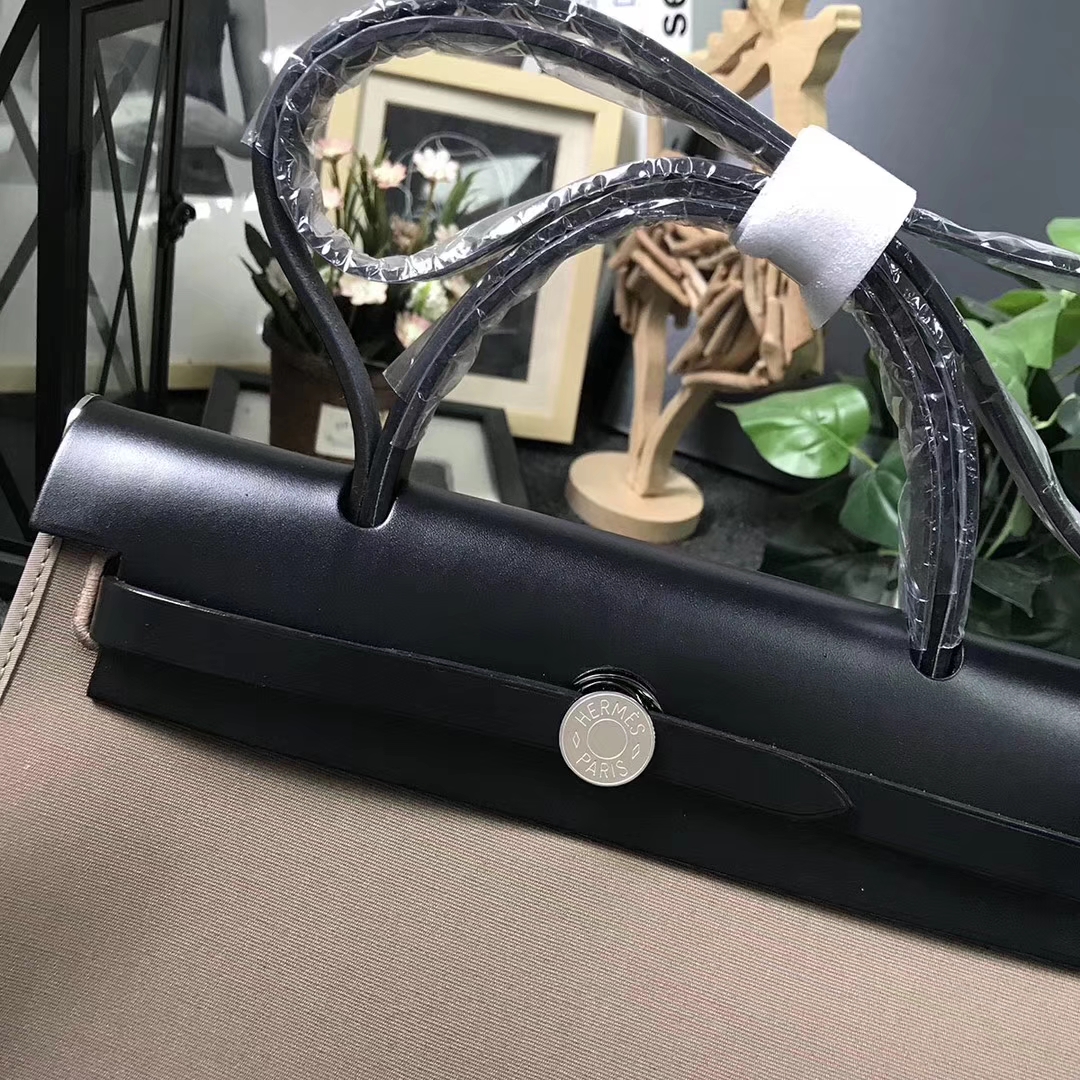 Hermès（爱马仕）黑色 马鞍皮拼大象灰灰帆布 Herbag 31 现货