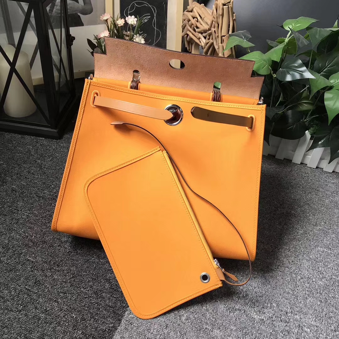 Hermès（爱马仕）金棕色马鞍皮拼橙色帆布 Herbag 31 现货