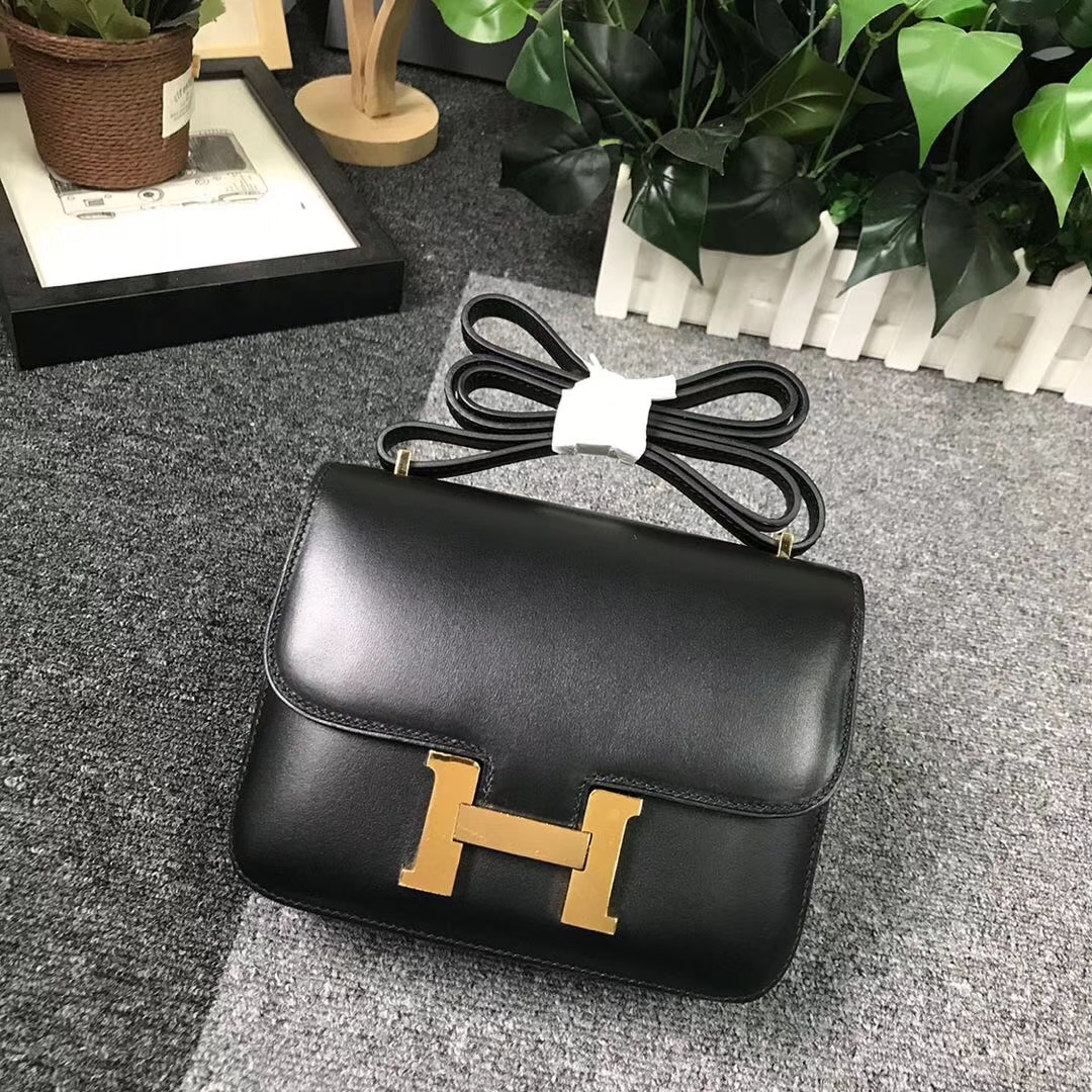 Hermès（爱马仕）CK89 黑色 原厂御用顶级Box 皮 Constance 19 金扣 现货