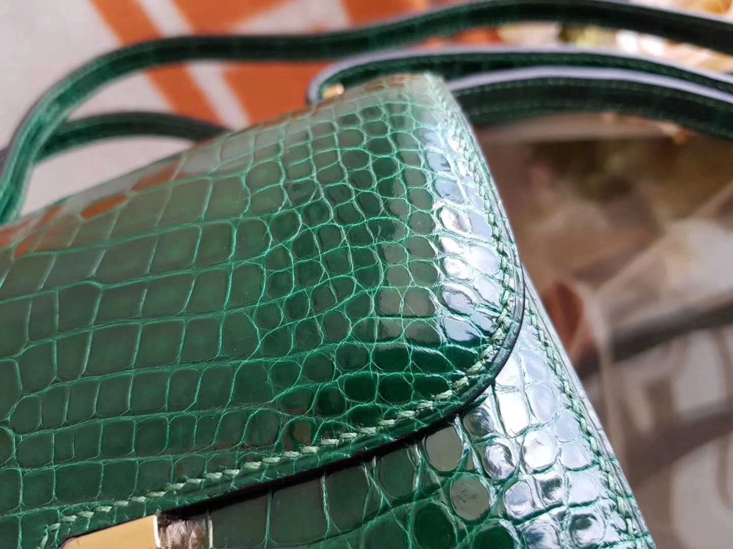 Hermès（爱马仕）constance空姐包 19cm 美洲鳄 亮面  祖母绿 金扣 现货