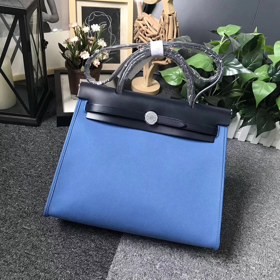 Hermès（爱马仕） 午夜蓝 马鞍皮拼浅蓝色帆布 Herbag 31 现货