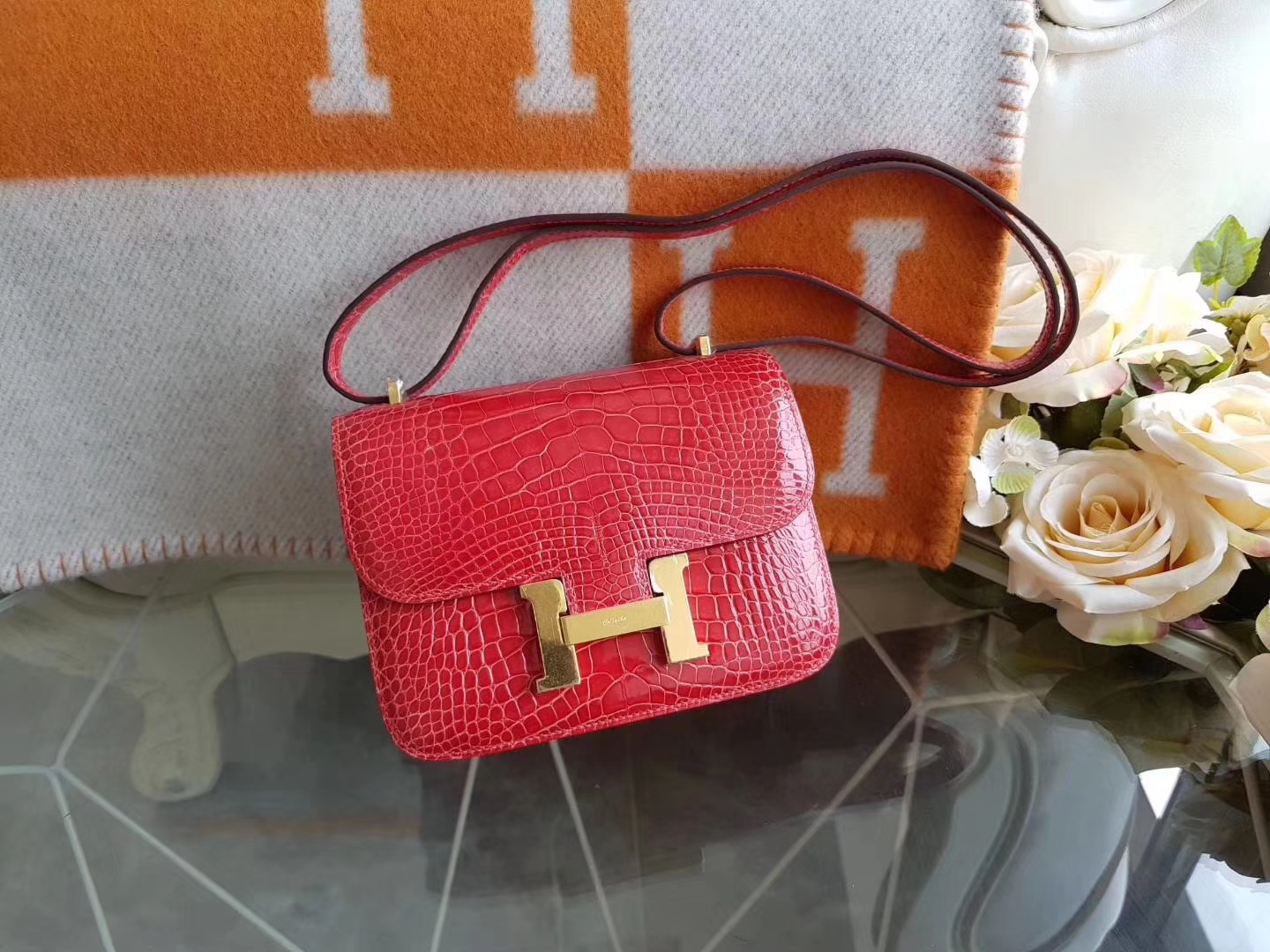 Hermès（爱马仕）constance 19cm 美洲鳄 亮面  A5杜鹃红 金扣 现货