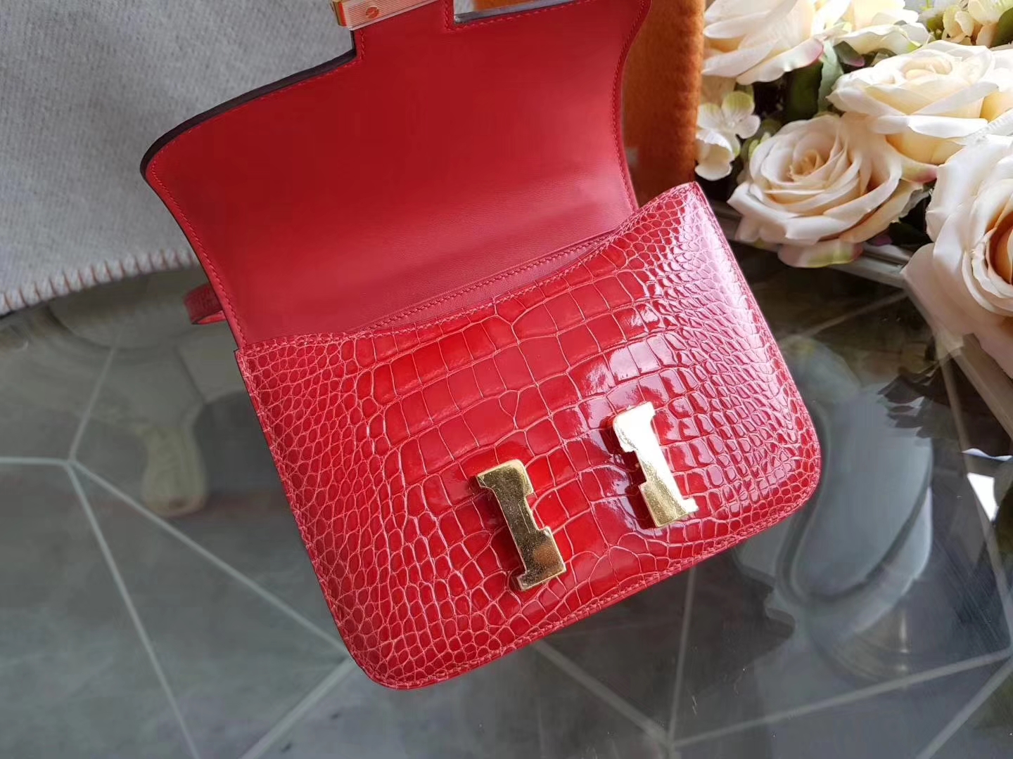 Hermès（爱马仕）constance 19cm 美洲鳄 亮面  A5杜鹃红 金扣 现货