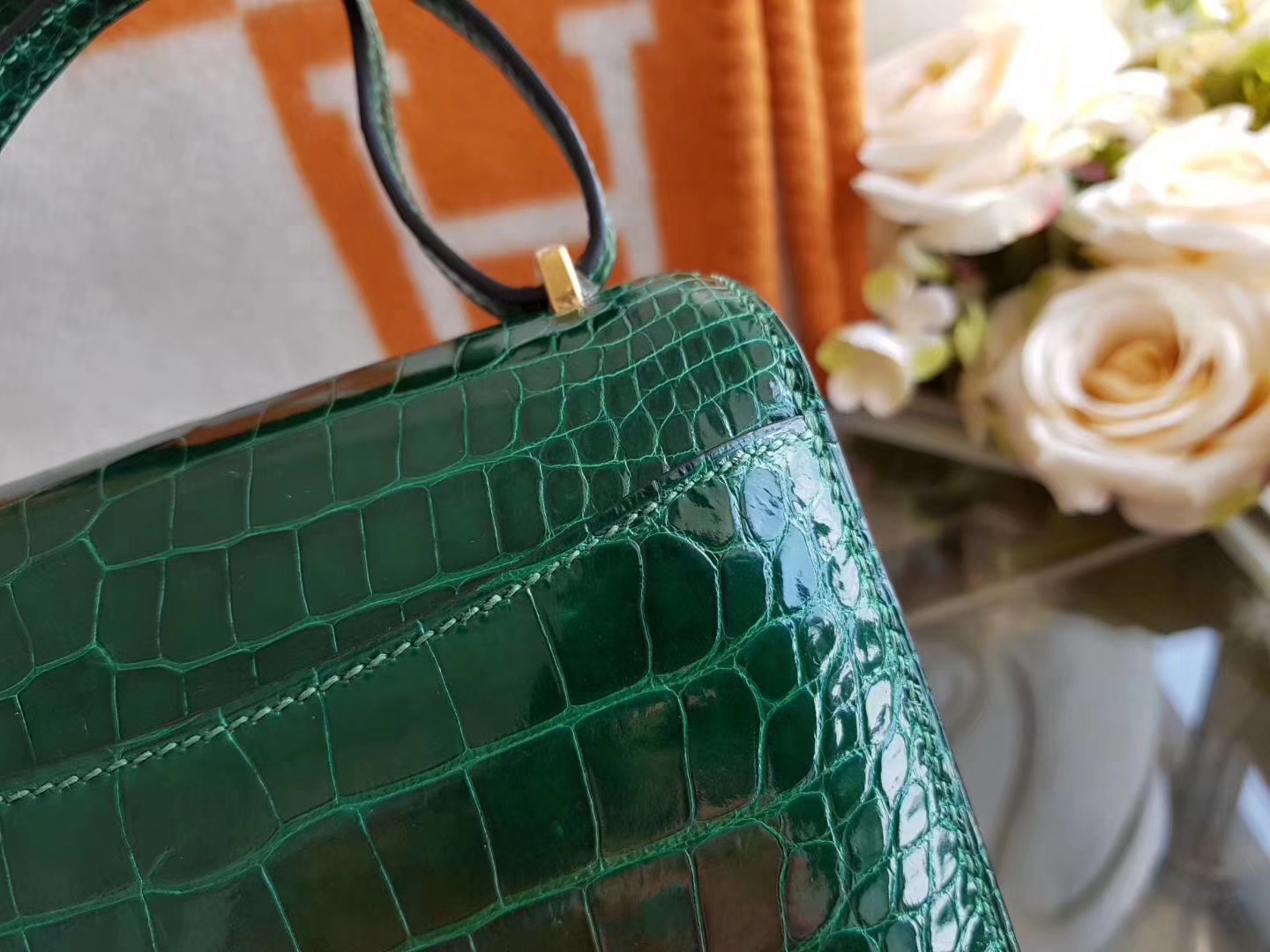 Hermès（爱马仕）constance空姐包 19cm 美洲鳄 亮面  祖母绿 金扣 现货