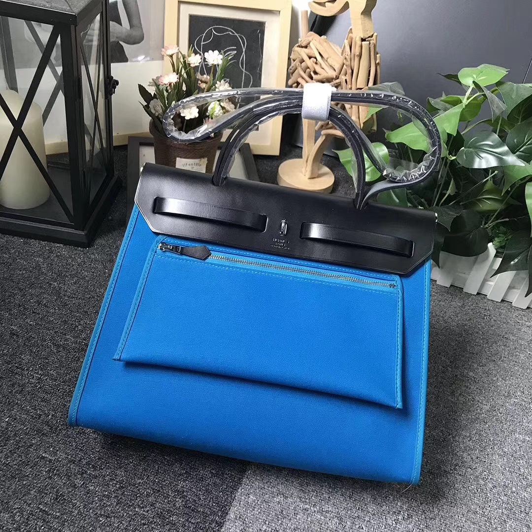 Hermès（爱马仕）黑色 马鞍皮拼蓝色帆布 Herbag 31 现货