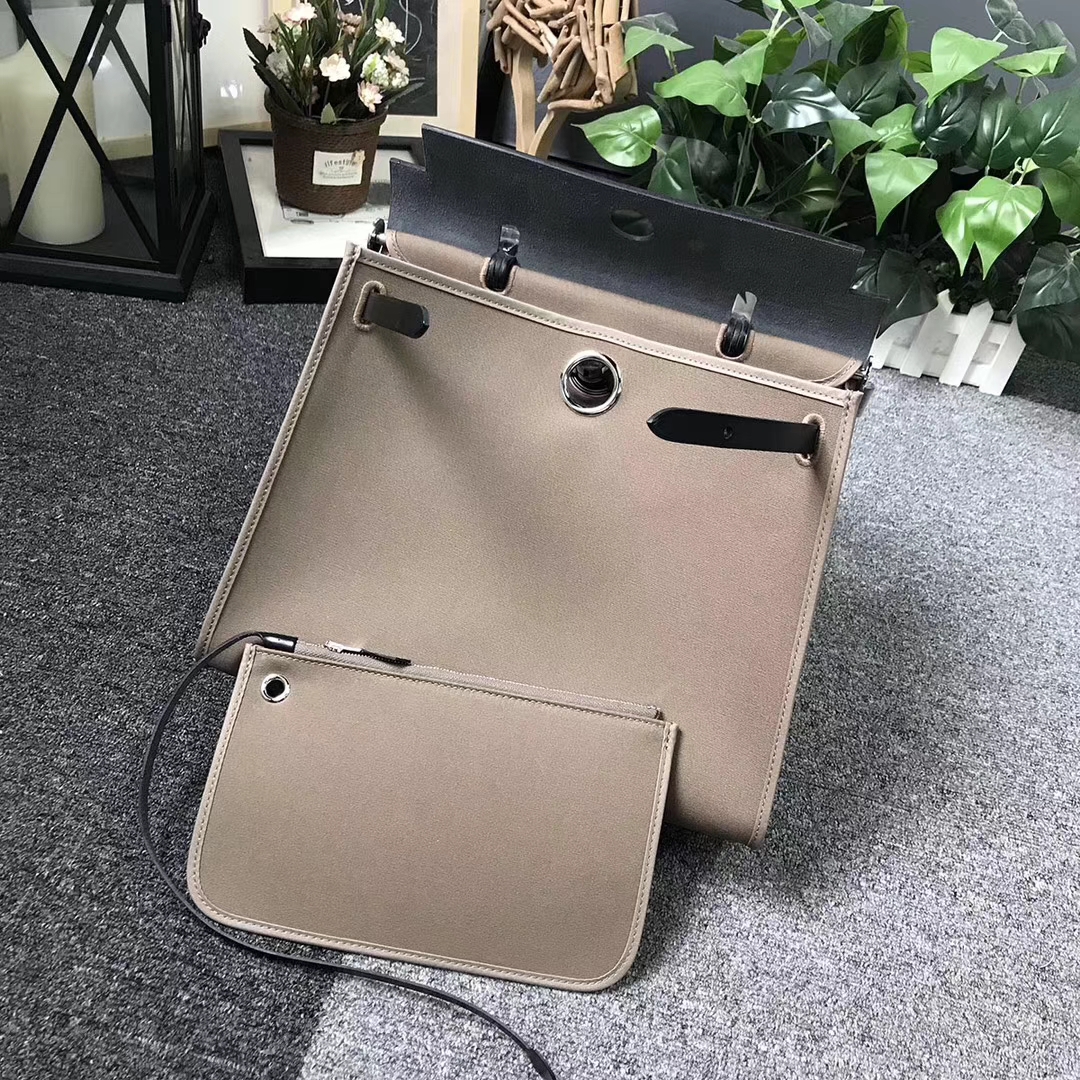 Hermès（爱马仕）黑色 马鞍皮拼大象灰灰帆布 Herbag 31 现货