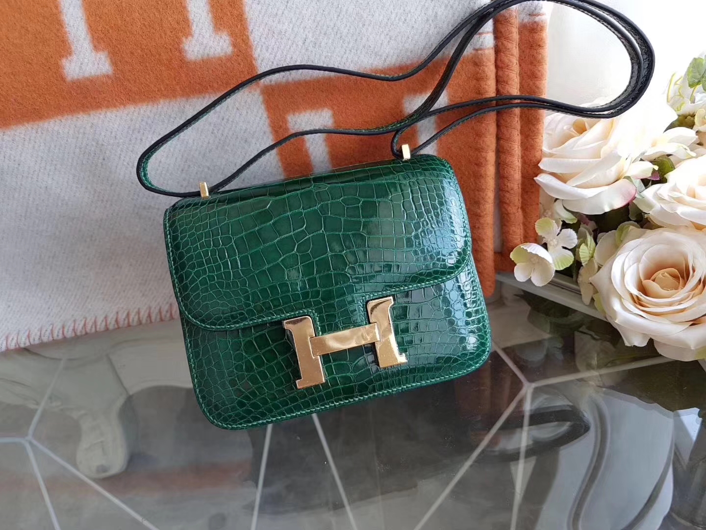 Hermès（爱马仕）constance空姐包 19cm 美洲鳄 亮面  祖母绿 金扣 现货