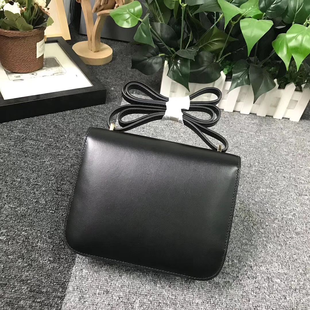 Hermès（爱马仕）CK89 黑色 原厂御用顶级Box 皮 Constance 19 金扣 现货