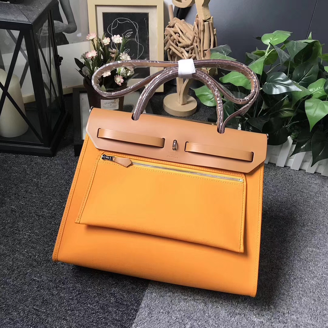 Hermès（爱马仕）金棕色马鞍皮拼橙色帆布 Herbag 31 现货