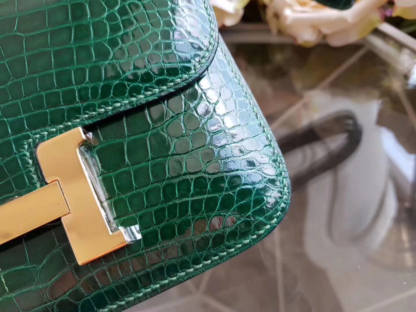 Hermès（爱马仕）constance空姐包 19cm 美洲鳄 亮面  祖母绿 金扣 现货