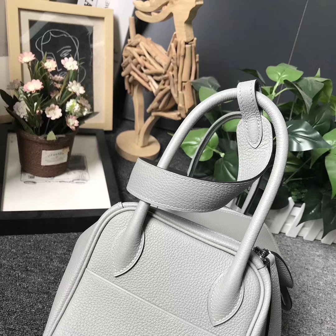 Hermès（爱马仕）4Z海鸥灰 原厂御用顶级小牛皮 Lindy 26 银扣