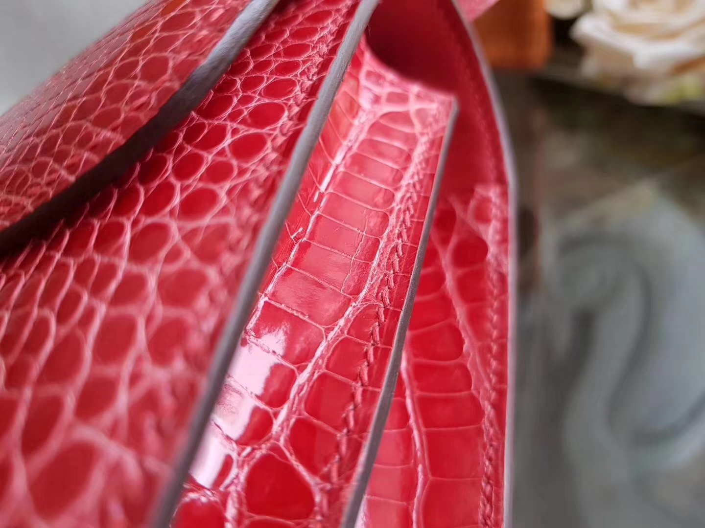 Hermès（爱马仕）constance 19cm 美洲鳄 亮面  A5杜鹃红 金扣 现货