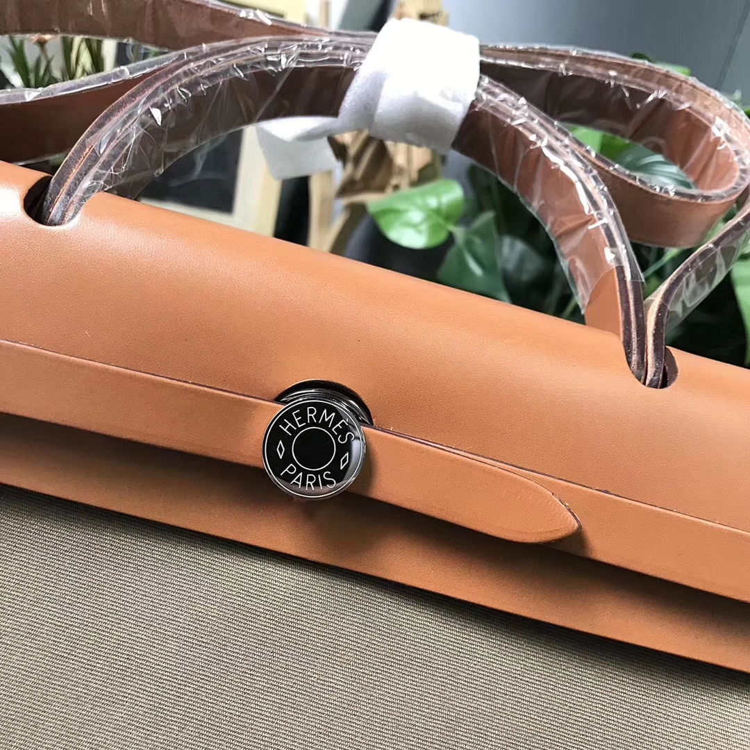 Hermès（爱马仕）金棕色马鞍皮拼大象灰帆布 Herbag 31 现货