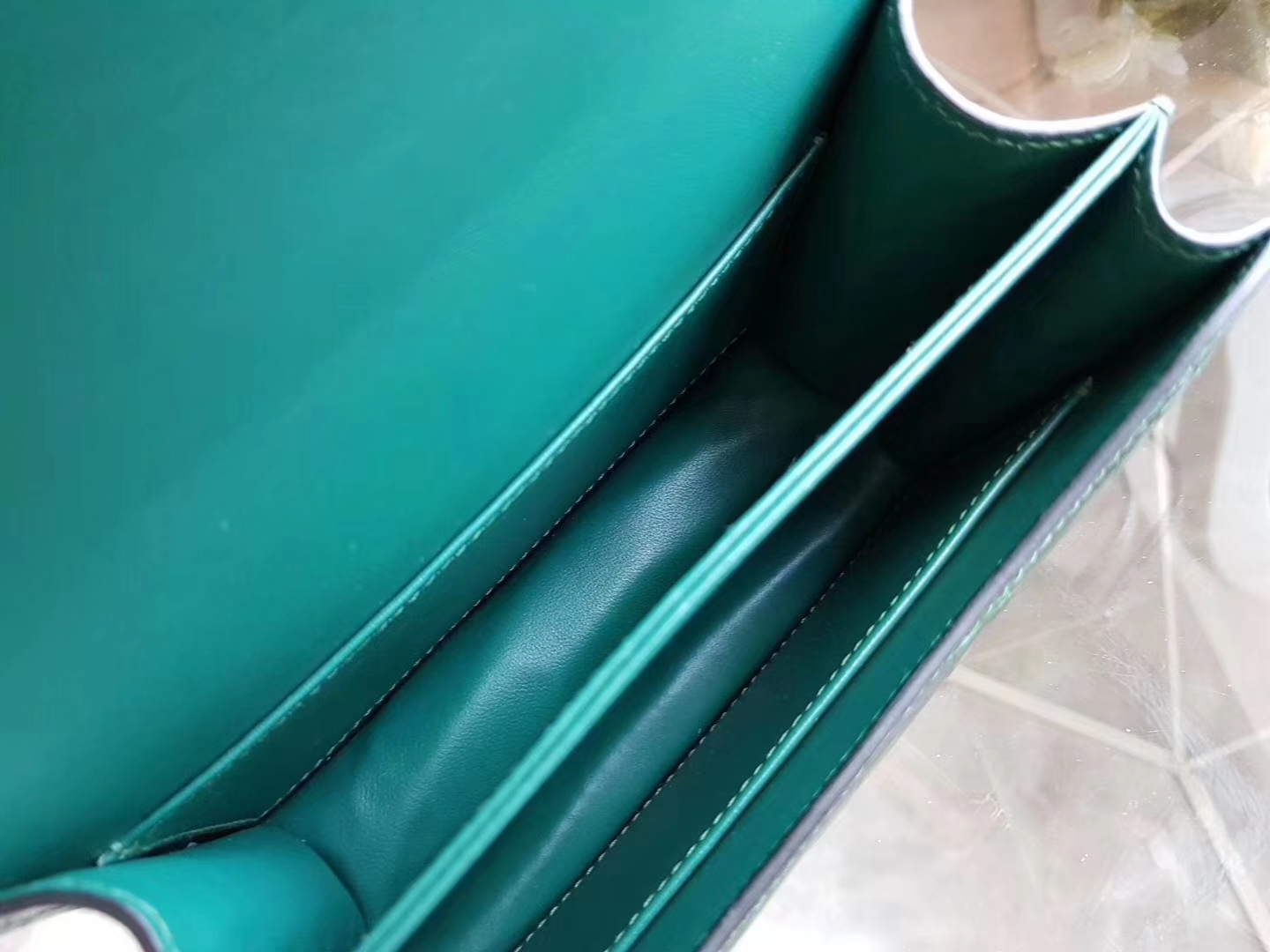 Hermès（爱马仕）constance空姐包 19cm 美洲鳄 亮面  祖母绿 金扣 现货