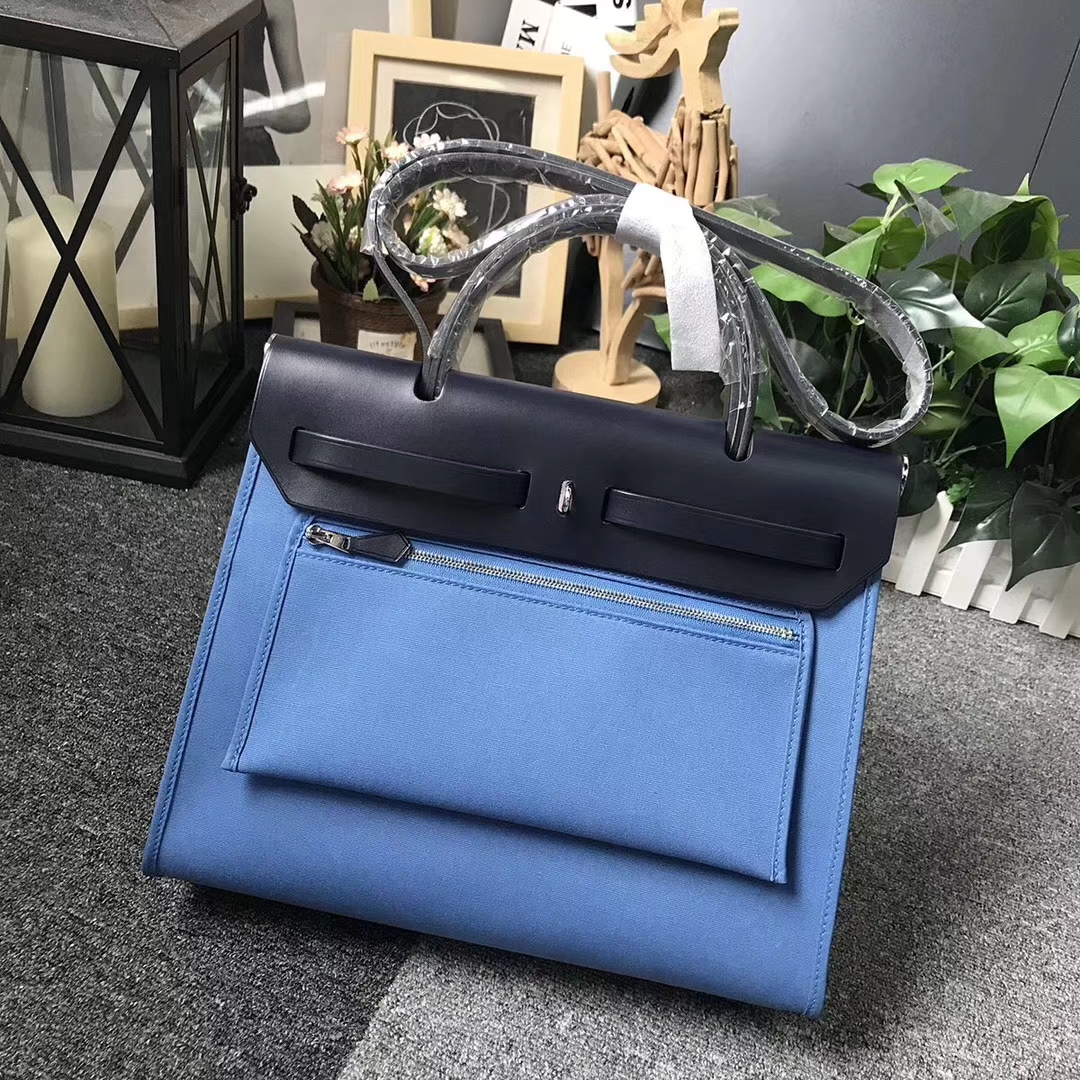Hermès（爱马仕） 午夜蓝 马鞍皮拼浅蓝色帆布 Herbag 31 现货