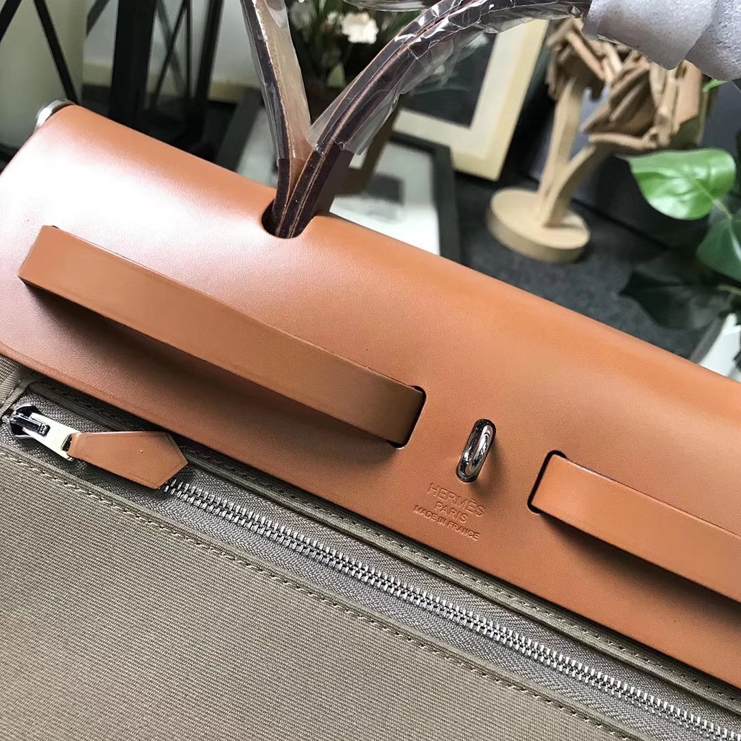 Hermès（爱马仕）金棕色马鞍皮拼大象灰帆布 Herbag 31 现货