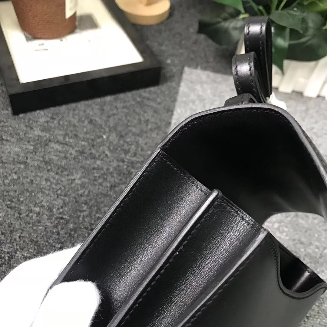 Hermès（爱马仕）CK89 黑色 原厂御用顶级Box 皮 Constance 19 金扣 现货