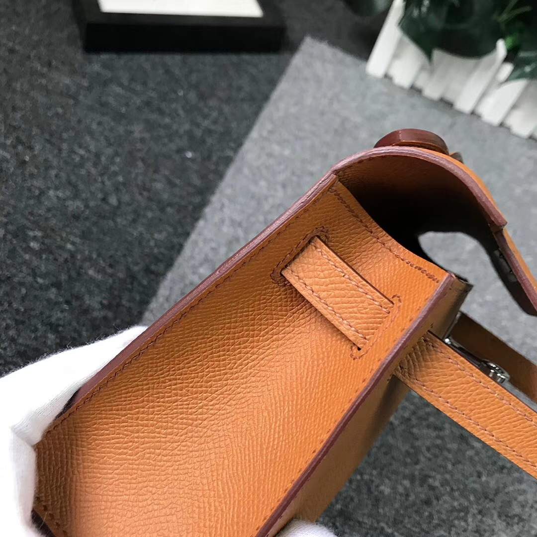 Hermès（爱马仕）金棕色 原厂御用顶级Epsom 皮 Mini Kelly 银扣 本色线