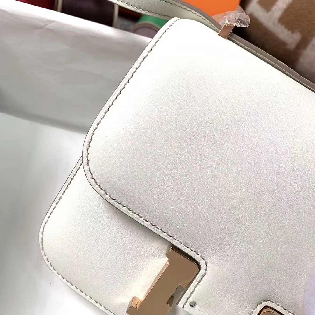 Hermès（爱马仕） Constance 空姐包 8L冰川白 原厂御用顶级Swift 皮 Constance空姐包  金扣 19cm 现货