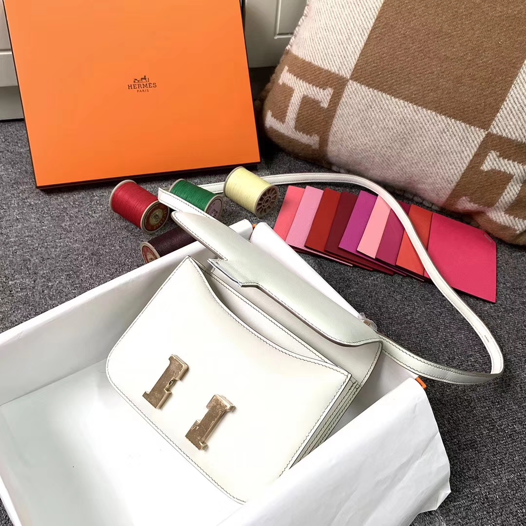 Hermès（爱马仕） Constance 空姐包 8L冰川白 原厂御用顶级Swift 皮 Constance空姐包  金扣 19cm 现货